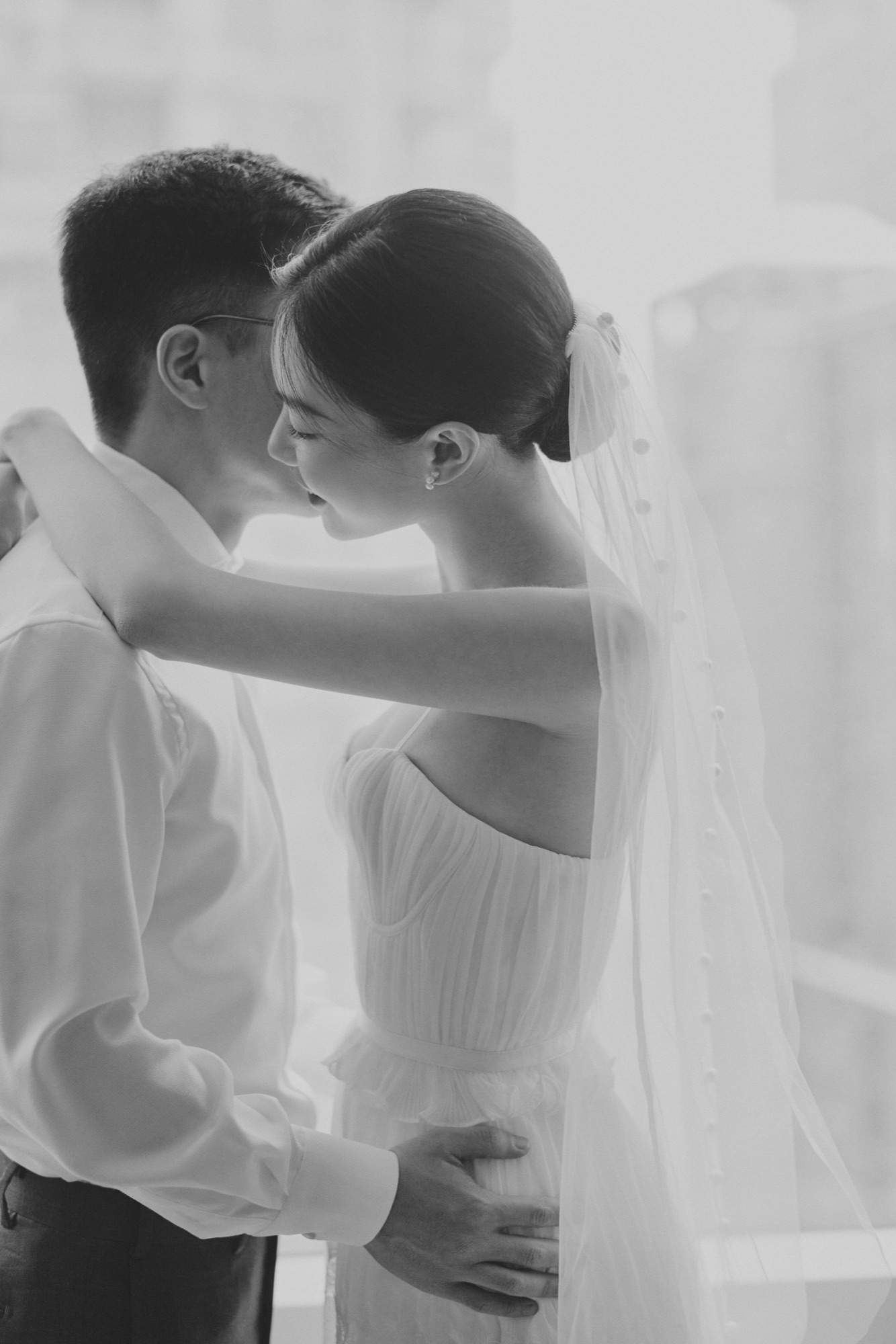 An intimate wedding embrace in black and white